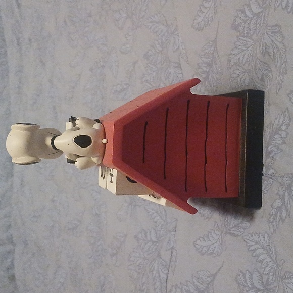 Hallmark Red and Black Snoopy Desk Calendar - Picture 4 of 10